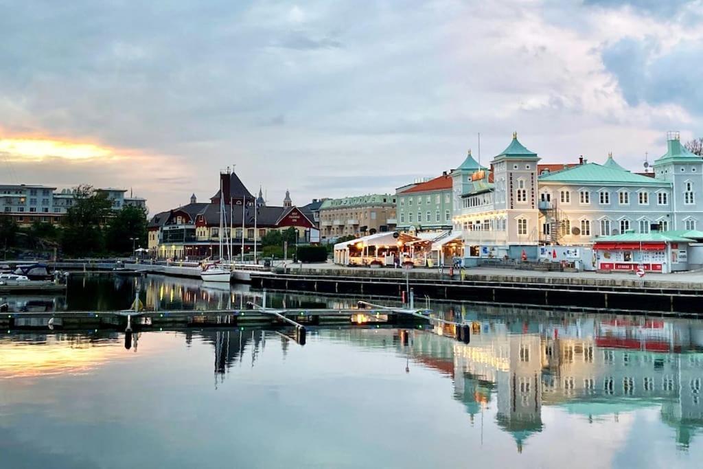Cozy Apartment In The City Center Of Stromstad Luaran gambar